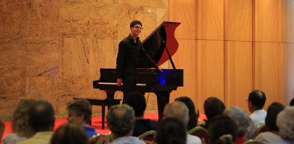 Hedi Triki performing at Hasdrubal Hall, Hammamet