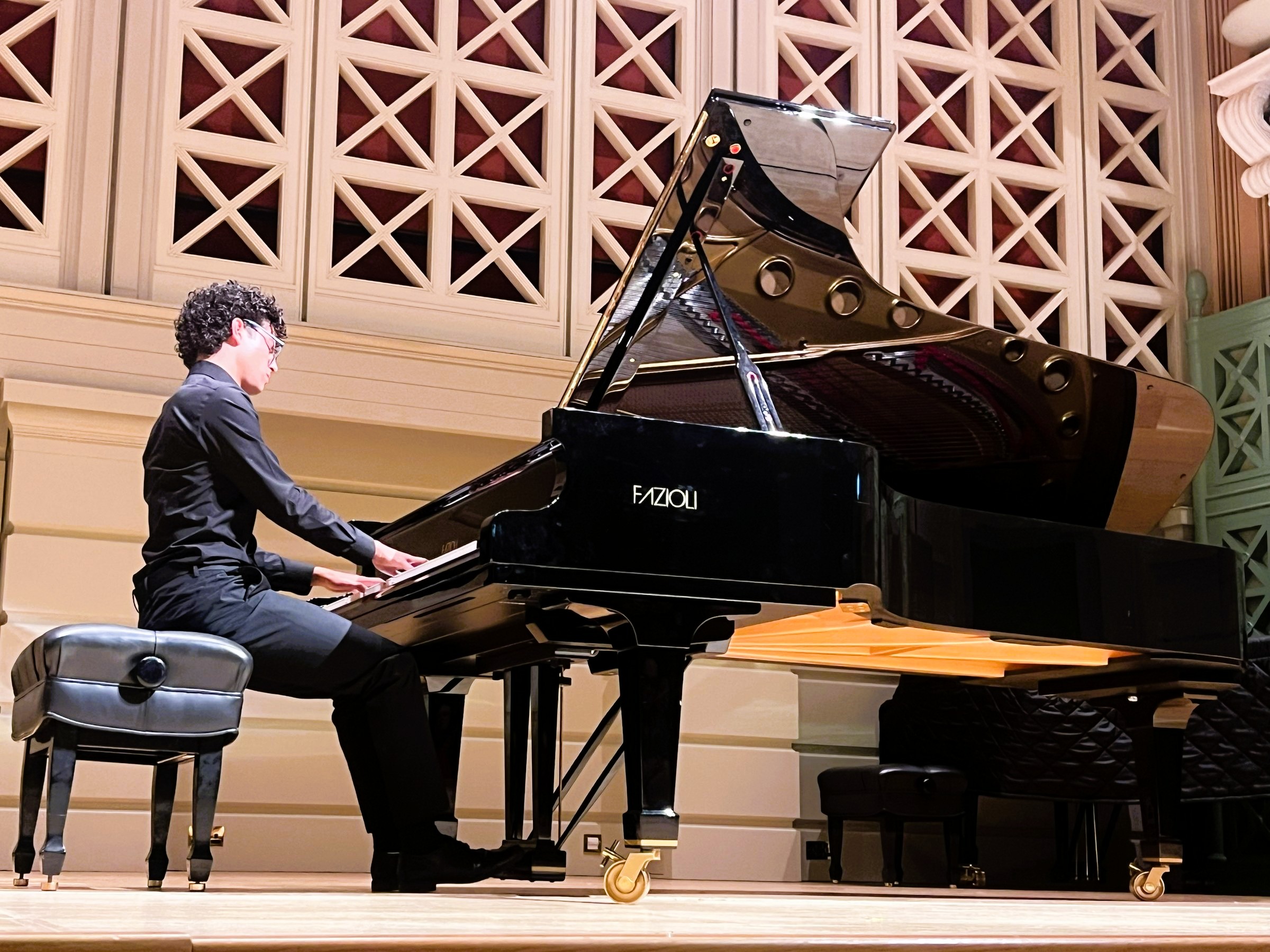 Hedi performing at the Royal College of Music