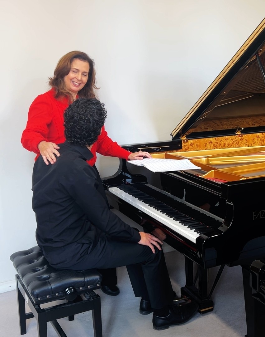 Hedi with his teacher Clara Rodríguez at the Royal College of Music